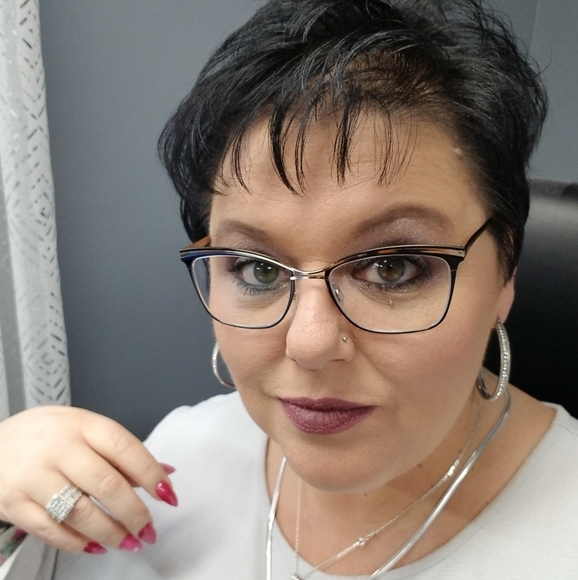 Meet your Posher, Michelle - Picture 2 of 3